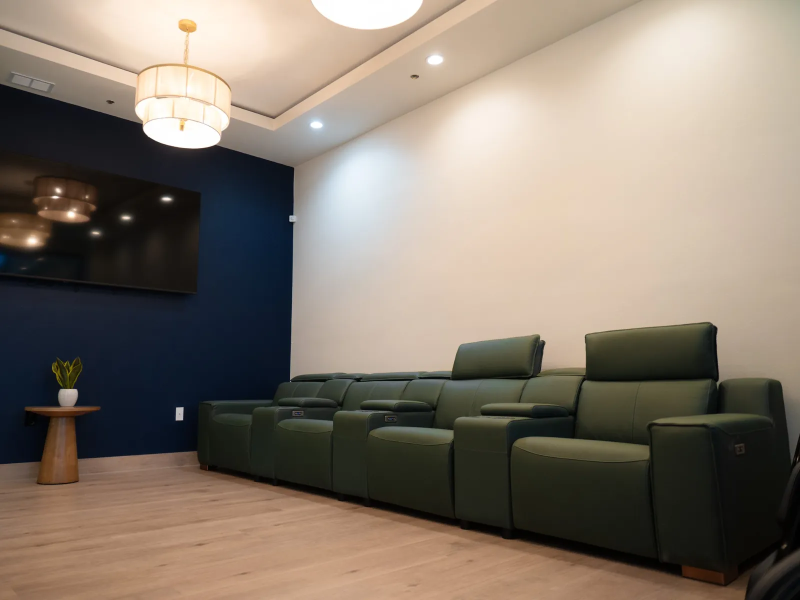 Private group IV lounge with power recliners at our Rancho Bernardo clinic